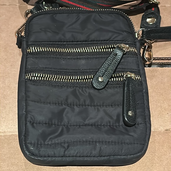 Sandra Roberts Squared black puffer cell phone Crossbody - Picture 2 of 4